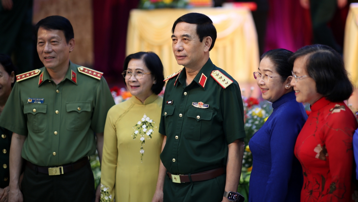 Đăi tươ̆ng Phan Văn Giang, Ngế xiâm pơkuâ lêng prế Đăi tươ̆ng Lam Tam Quang, Ngế xiâm Khu xiâm Kŏng an xup um ƀă mâu kăn teăng mâ