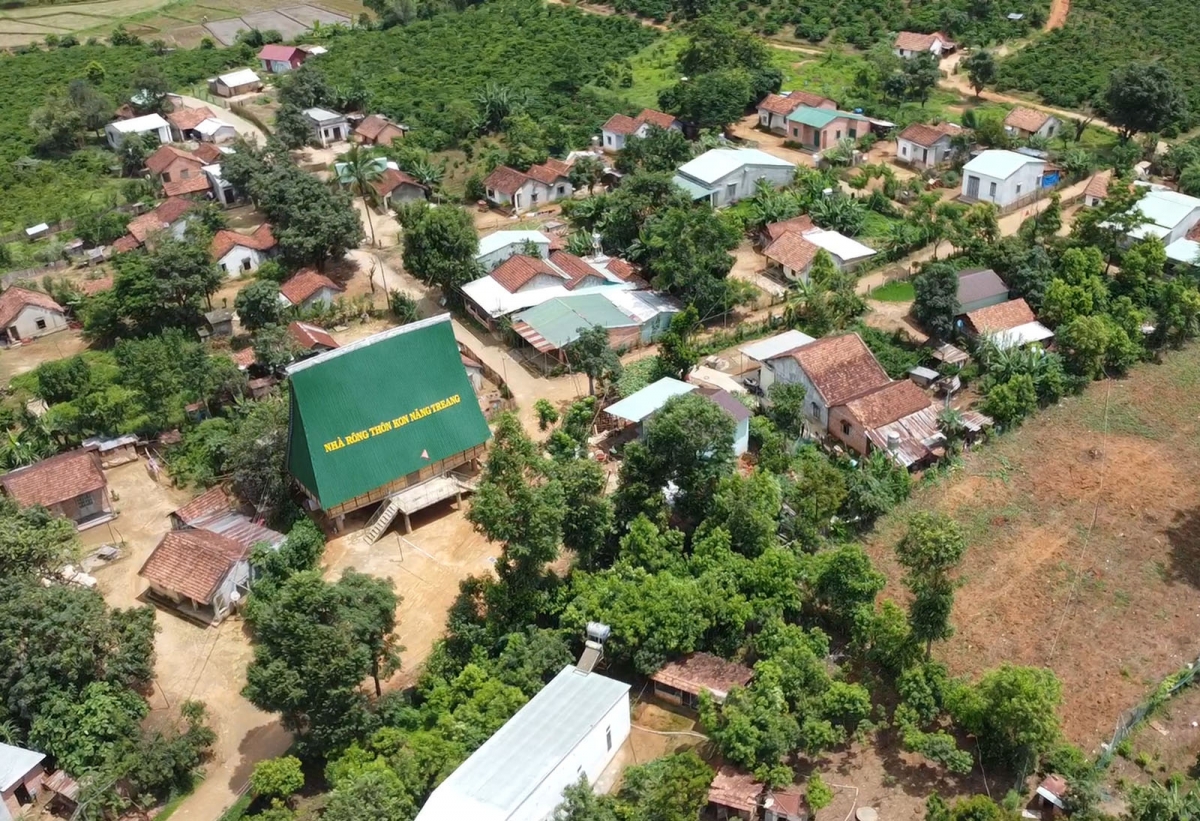 Thôn Kon Năng Treang, sàh Đăk Ui sền bơh đang kơl wàng trồ