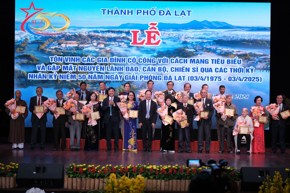 
Pôk bơnê kơ dôm unh hnam tơgŭm jơhngơ̆m hăm kăch mang hơrih hơgei