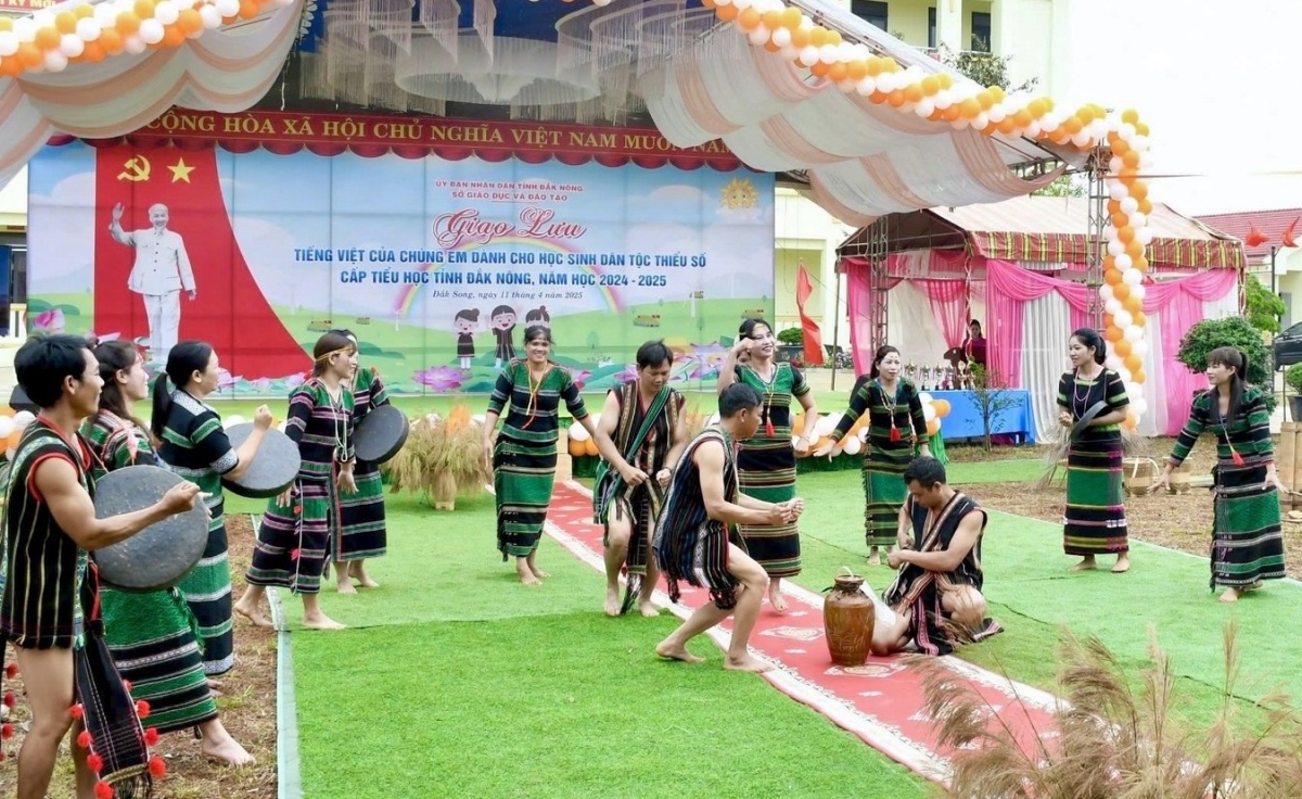 Amăng hơdôm tơlơi ngui anet prong amăng plơi pla ƀơi tơring čar Dak Nông, juăt ƀuh hơdôm tơlơi adôh suang mut hrŏm čing hơgor