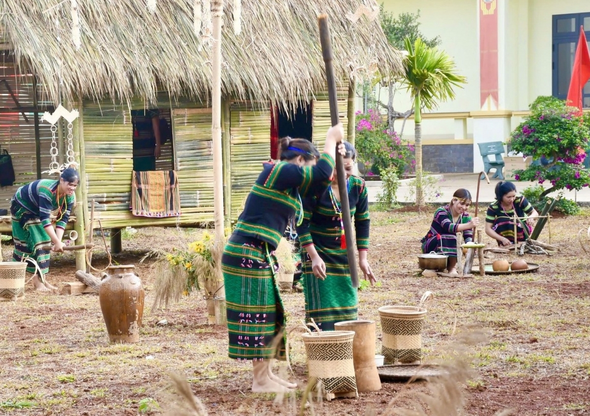 Tung mâu tơdroăng kân kŭn a pơlê a kong pơlê Dak Nông, cho pơrá ai mâu tơdroăng mơđah tơbleăng tôu chêng koăng