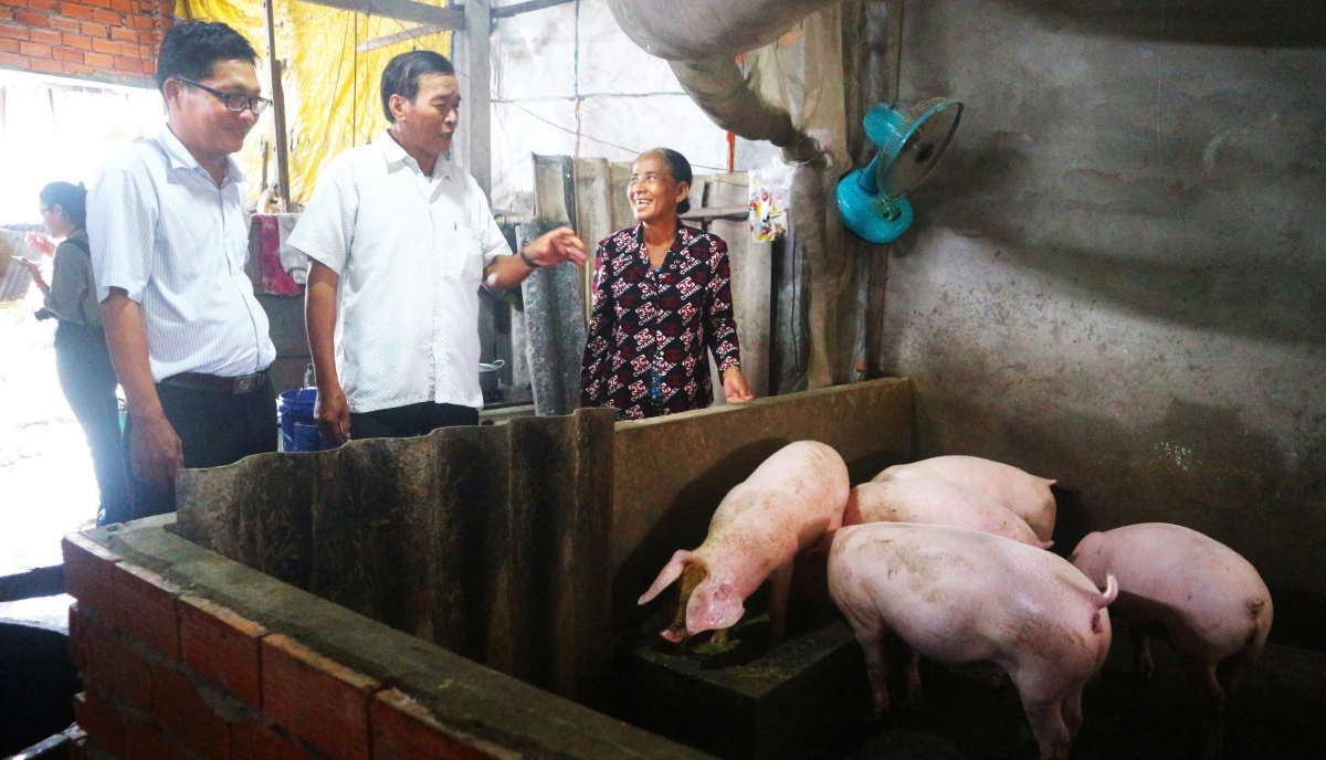 -Nău rhơn bah ƀon lan Khmer rnôk dơi ntop kơl wăng sa