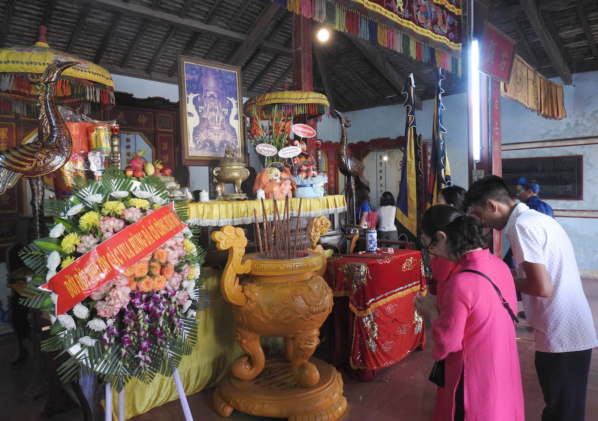 Mơnuih ƀôn sang tuĭ ñang hơdor kơ pran jua pơtao Hùng ƀơi Đình Lương Khế, plơi prong Kon Tum