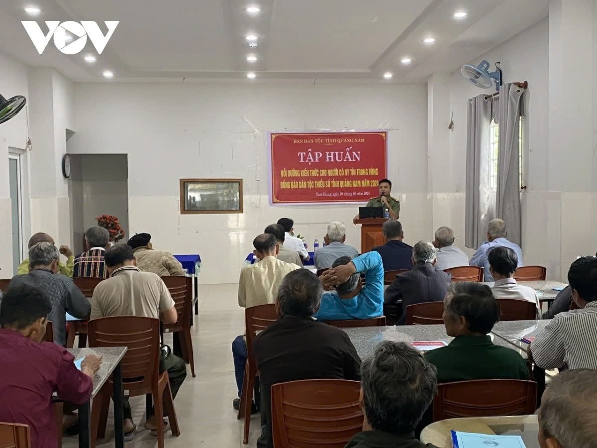 Tập huấn bồi dưỡng kiến thức cho người có uy tín trong vùng đồng bào dân tộc thiểu số tỉnh Quảng Nam.
