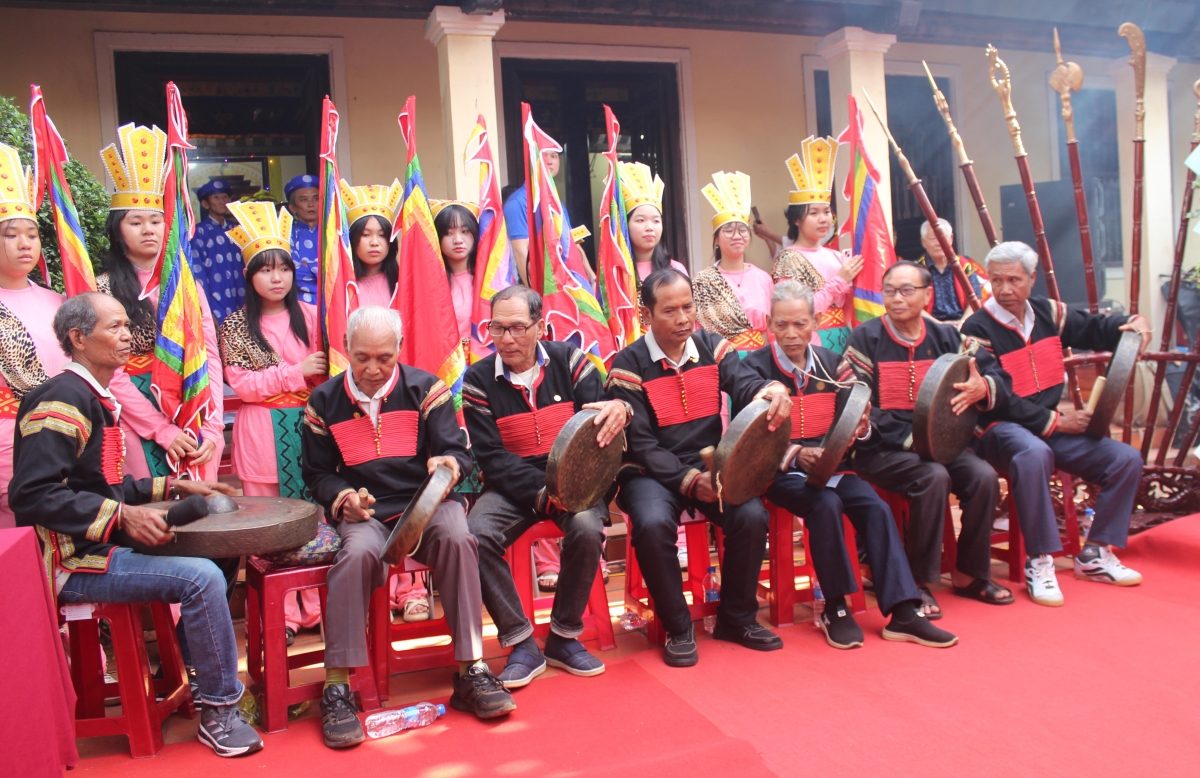 
Chĭng chêng re jơva lơ̆m lêh soi kơ ƀok pơtao Hùng Vương tơ̆ Đắk Lắk
