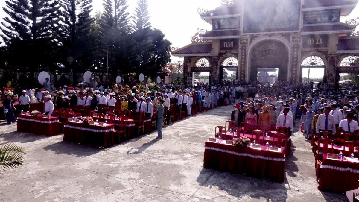 Tơbâ Pơtáu Hùng Vương a hngêi chuô Kỳ Quang