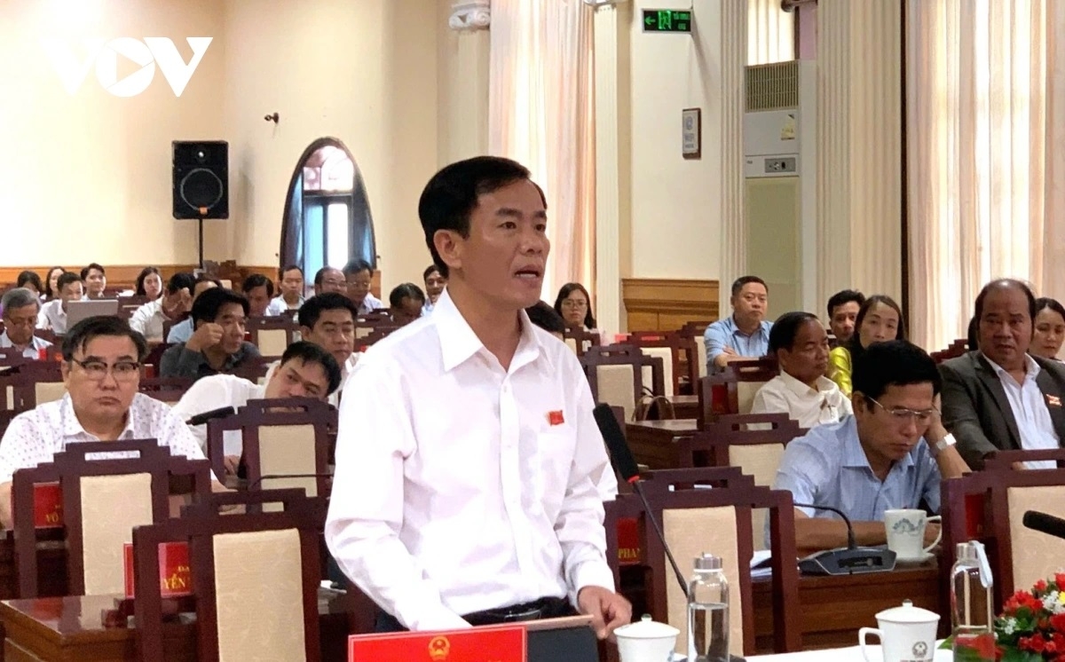 Ông Nguyễn Văn Phương, Chủ tịch UBND thành phố Huế phát biểu tại kỳ họp
