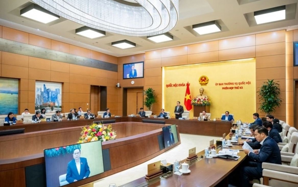 Ntơm ƀư rơh rƀŭn tal 44 bah Uỷ ban Rnâng kan Quốc hội.