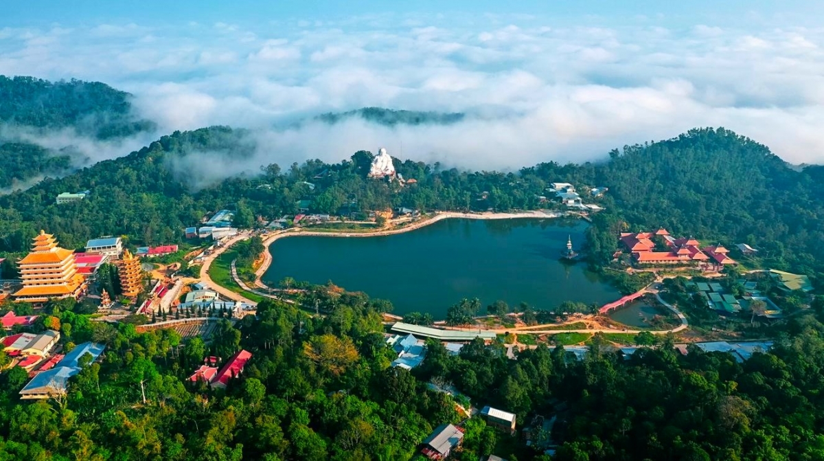 Khu du lịch núi Cấm