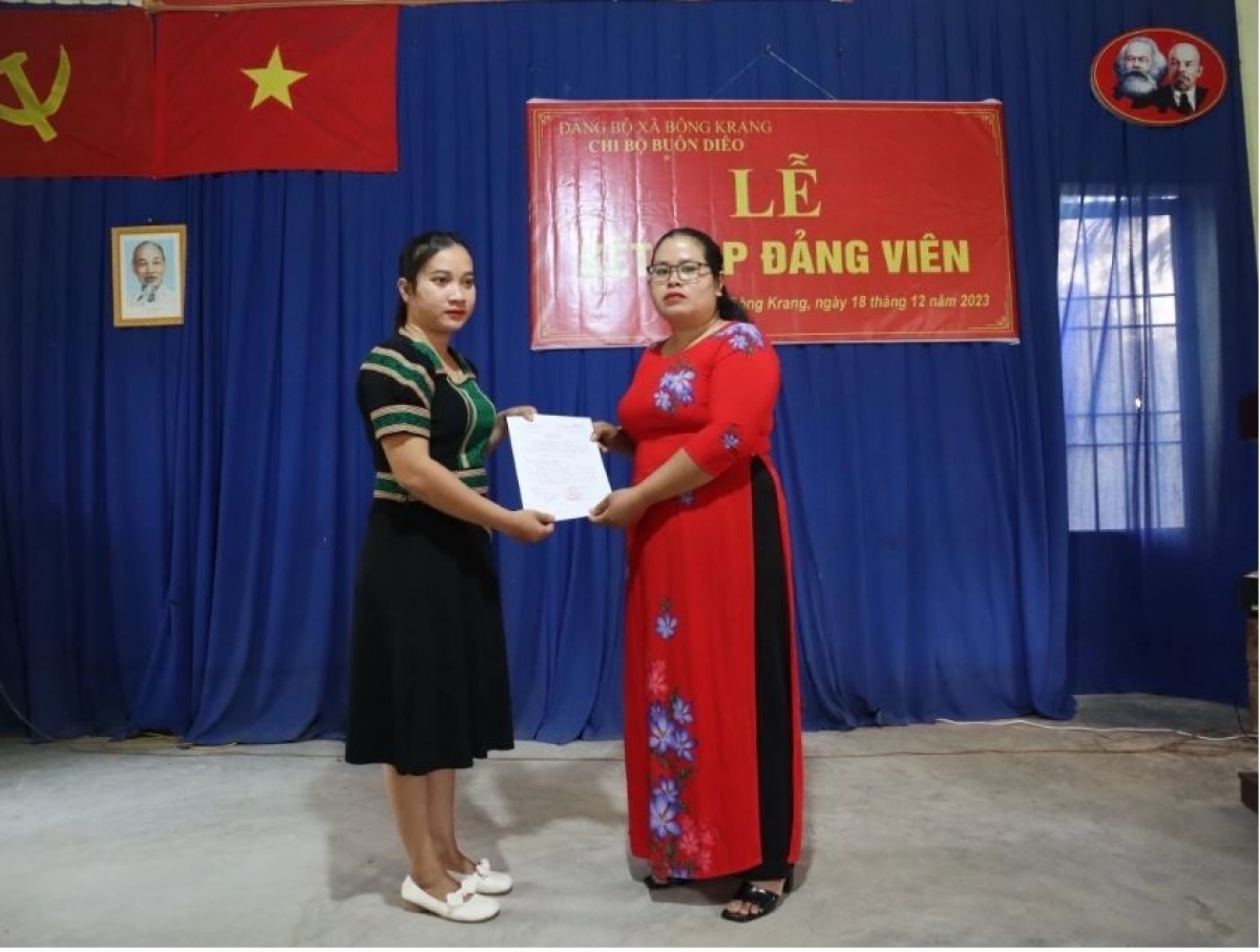 
Pơm lêh pôk tơmơ̆t đang viên bơngai kon kông tơ̆ apŭng Lăk.