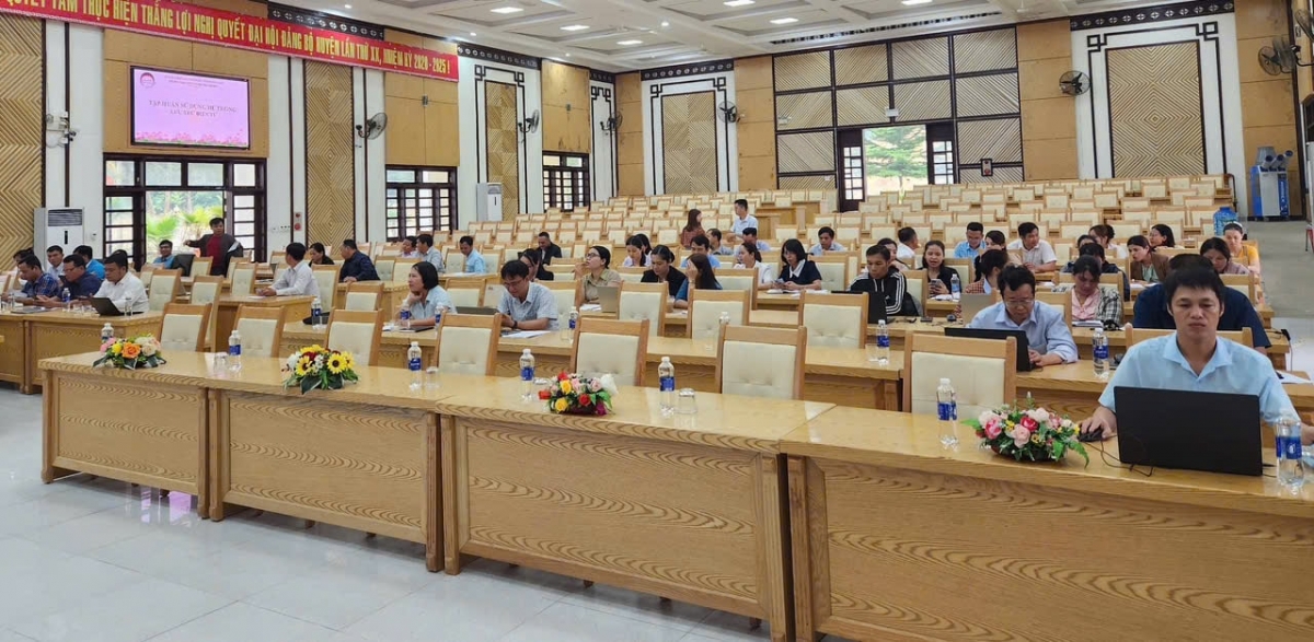 Hội nghị tập huấn công tác số hóa, xây dựng cơ sở dữ liệu dùng chung tại huyện Nam Giang. 