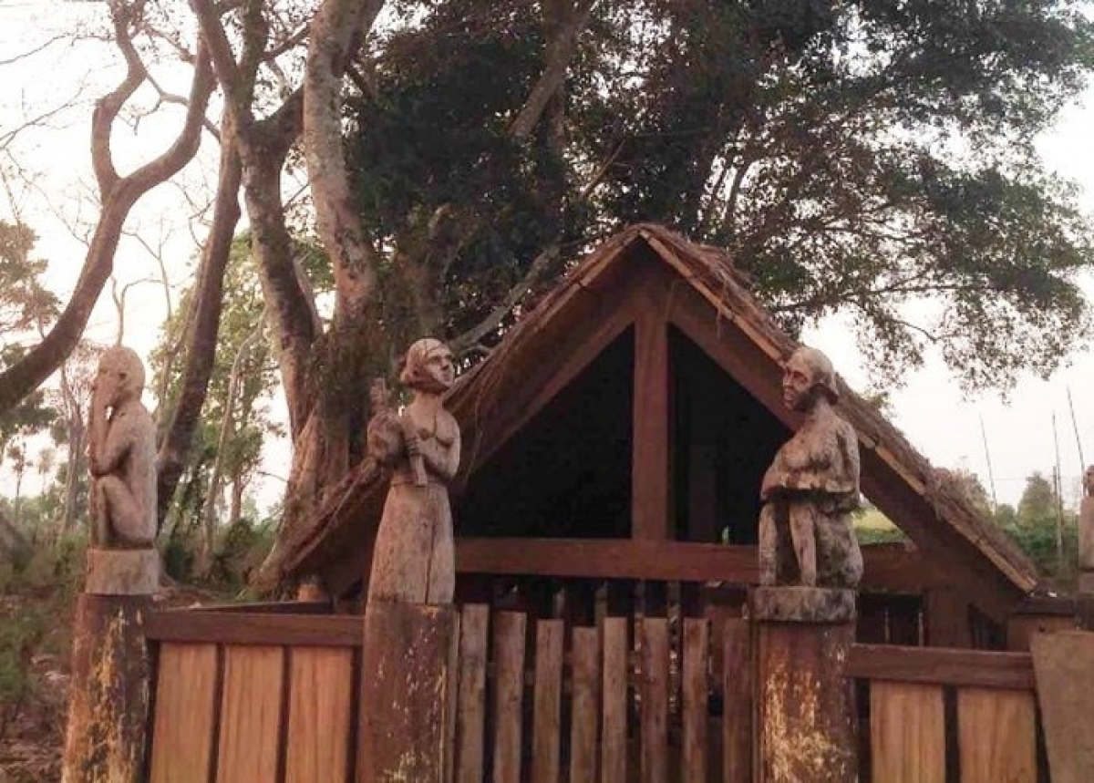 Ki krip tơviah dêi túa um loăng tâp a tơnâp kiâ dêi mơngế Bơhnéa