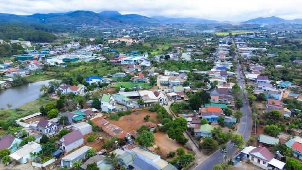 
Tơring Nthon Hạ, Đức Trọng dang ei