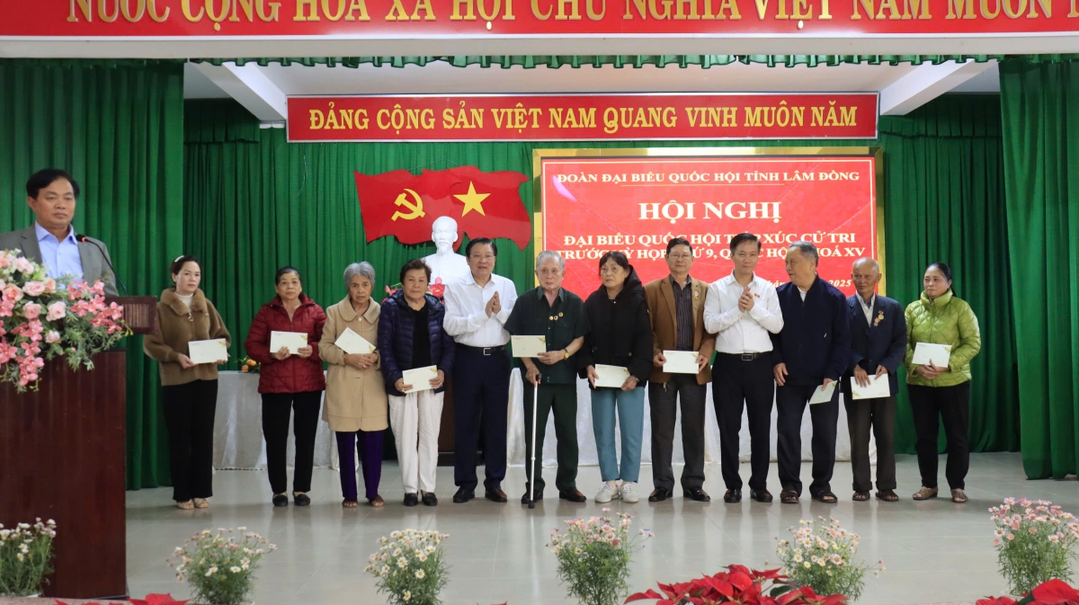 Phan Đình Trạc mđup brei mnơ̆ng kơ dŭm gŏ sang knŭk kna dlăng ba ti ƀuôn hgŭm mrô 4, ƀuôn prŏng Đà Lạt.