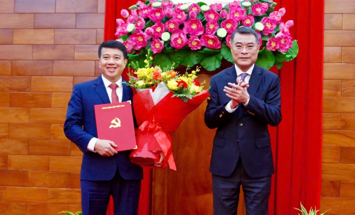 
Ồng Y Thanh Hà Niê K'đăm at gơnoar broă Ƀí thư Tỉñ ủy càr Lâm Đồng