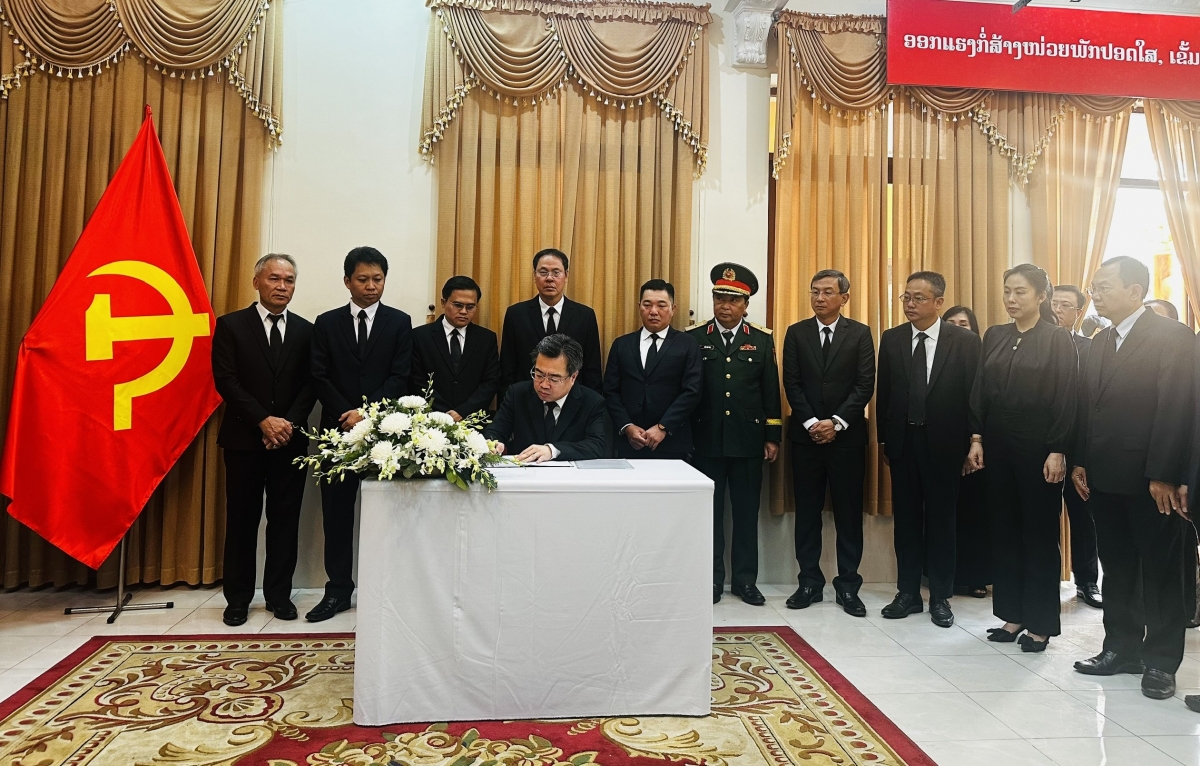 Phó Ƀí thư duh broă sùm Thàñ ủy ƀòn dờng Hồ Chí Minh ồng Nguyễn Thanh Nghị cih jơnau tàm pang sră ies