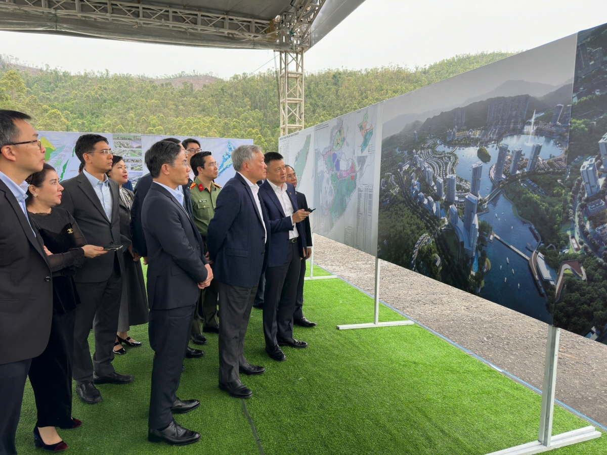 Phó Thủ tướng ồng Nguyễn Hoà Bình bal mờ mpồl kwang bàng lơh broă tus sền bè Rơndăp broă lơh bơcri priă lơh tiah lòt nhơl, ơm rơlô să, pơrài bồ tơngoh tàm sàh Vạn Yên, kơnhoàl Vân Đồn