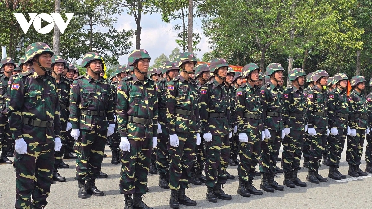 Đội diễu binh của Lào có 100 chiến sĩ