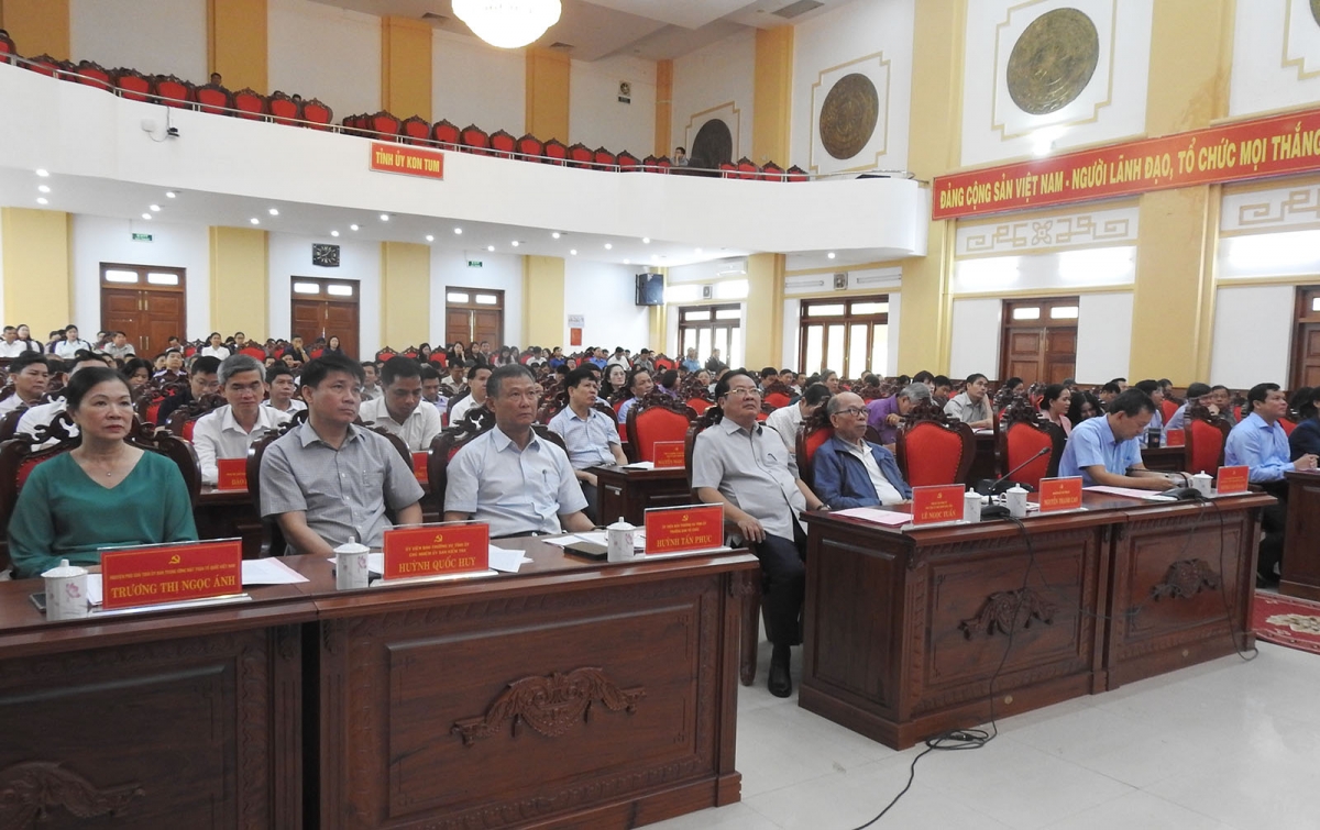 Kăn pơkuâ hnê ngăn hneăng hdrối dêi kong pơlê Kon Tum veăng hôp mơ’no tơdrêng tung troăng hyôh hôp tung lâp tơnêi têa