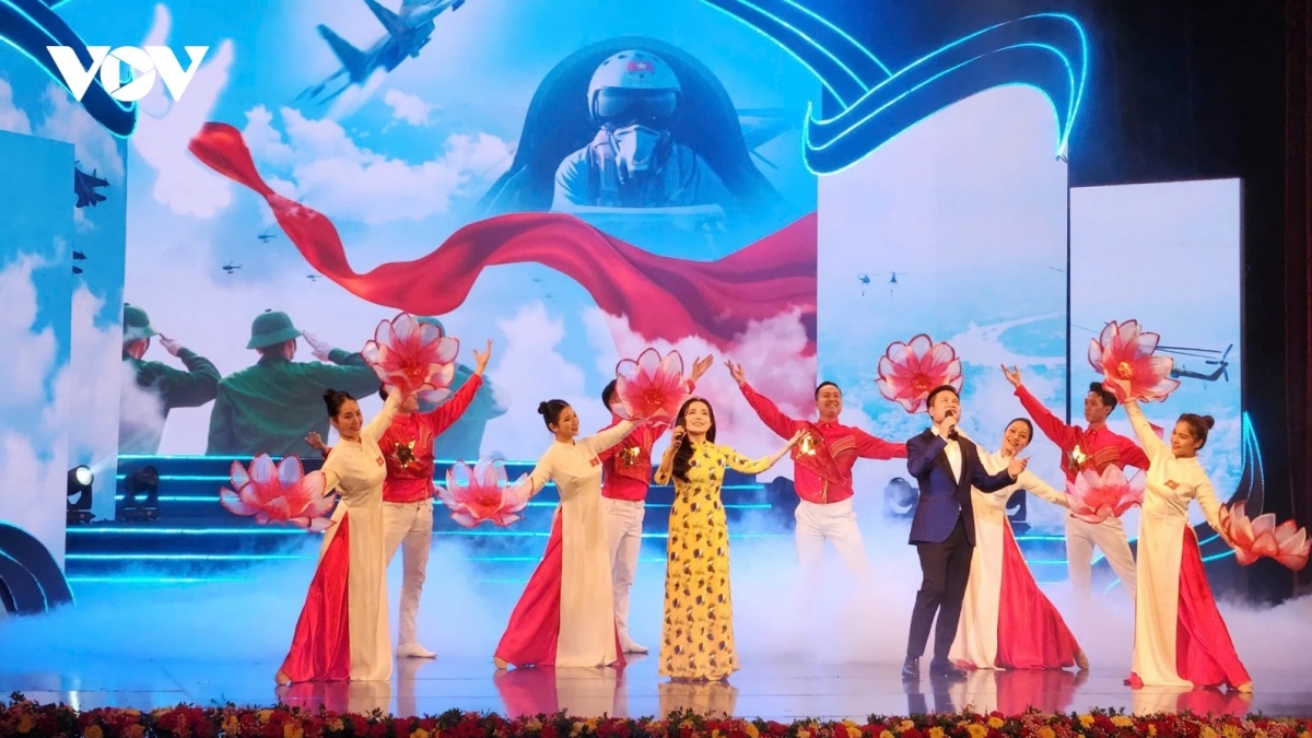 Tơdroăng tơpui tơbleăng mơđah hơdruê xuăng ki ro tơviah “Khúc ca khải hoàn” xua Rơ’jíu xiâm Việt Nam tơkŭm po