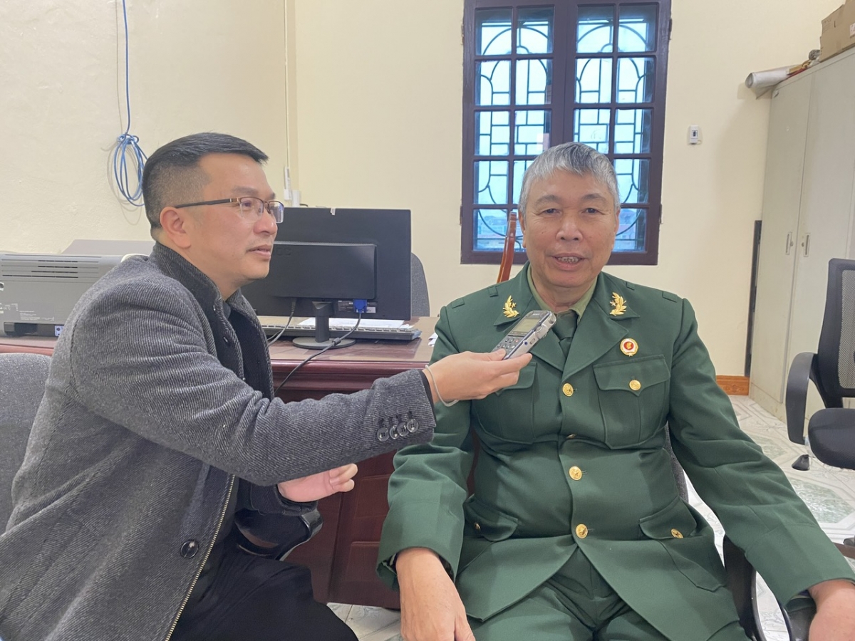 Ông Trịnh Quang Nhò, Chủ tịch Hội Cựu chiến binh xã Thuỵ Xuân, kể lại giây phút Đại tá Bùi Quang Thận- người con của quê hương cắm cờ lên nóc dinh Độc Lập ngày 30/4/1975