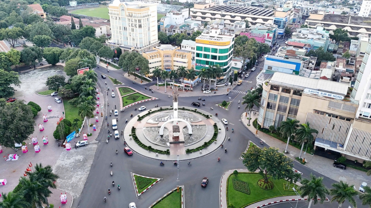 Ngã sáu, trung tâm thành phố Buôn Ma Thuột, tỉnh Đắk Lắk