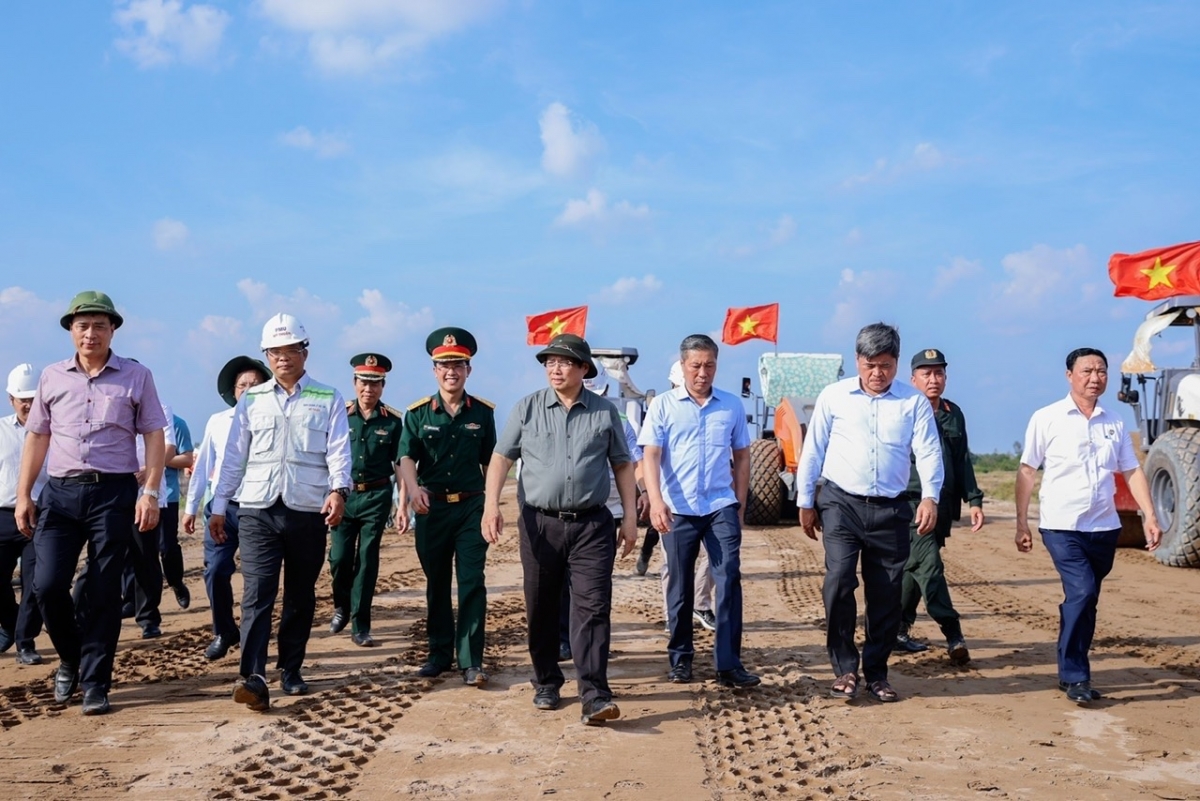 Khua dêh čar ơi Phạm Minh Chính pel ĕp kơ bruă man pơkra jơlan rơdêh đuăi hmar Cần Thơ-Cà Mau