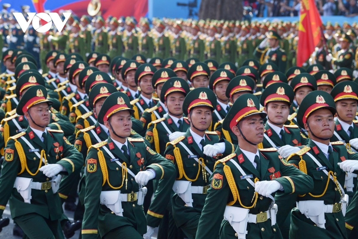 Buổi tổng duyệt diễn ra vào buổi sáng như thời điểm diễn ra buổi lễ chính thức vào ngày 30/4 tới. Trước đó, các buổi hợp luyện và sơ duyệt tổ chức ở TP.HCM đều diễn ra vào buổi tối.