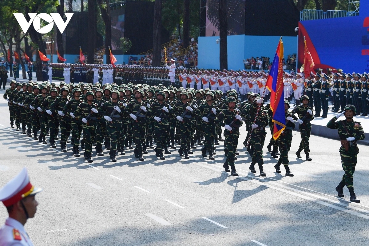 Kế tiếp là khối lực lượng Quân đội nhân dân Lào.