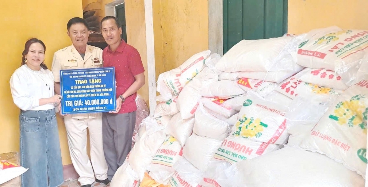 Đồn Biên phòng Ga Ry đơp k'đhơợng 2 tấn ch'nêêh zooi ha đha nuôr apêê vêêl tr'đăn đhị k'noong k'tiêc âng chr'hoong Kà Lừm. Chanup: Báo Quảng Nam