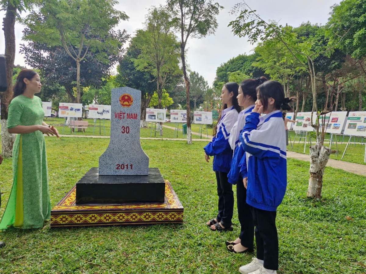 Hok tro rơtế ƀă thái cô veăng ti tăng plĕng ‘na tơdroăng roh ton nah a tíu mơđah tơbleăng