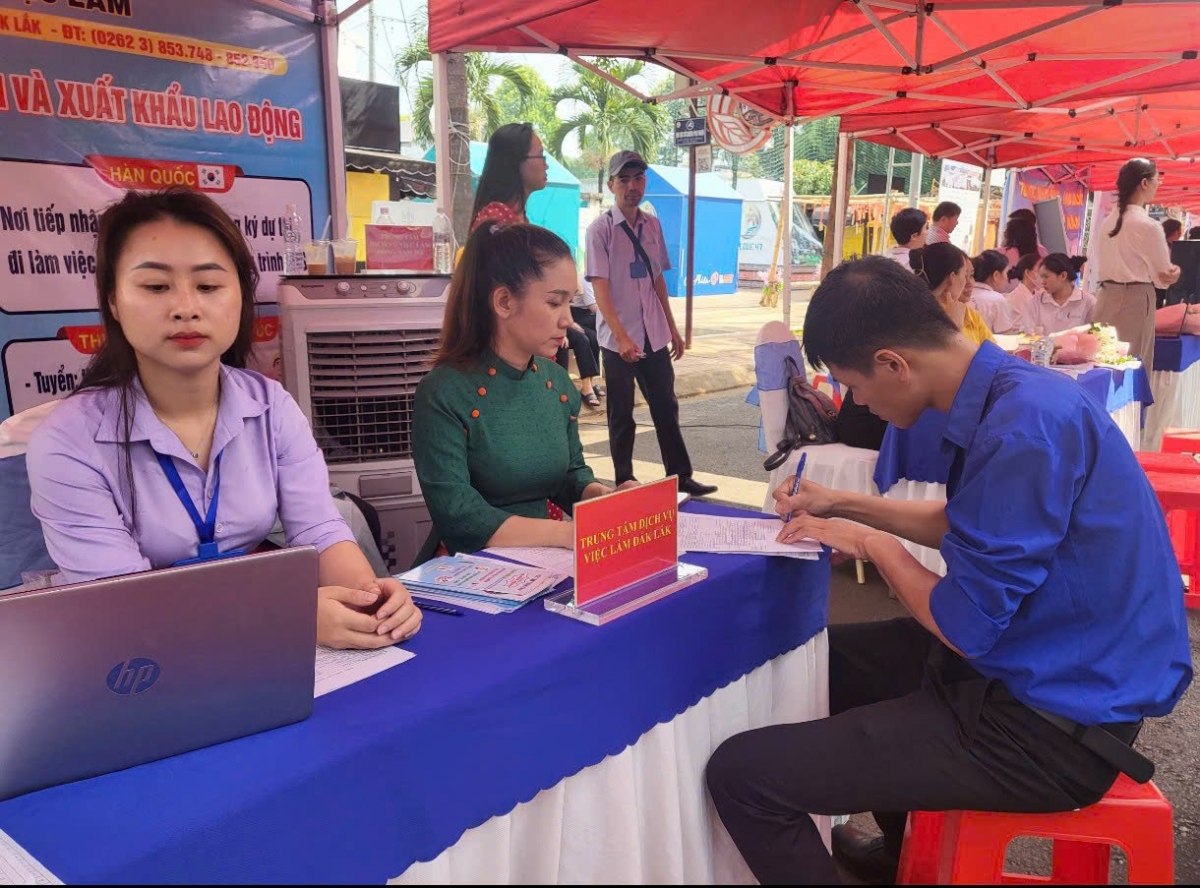 Tiâ mơnhên ăm mâu ngế vâ lăm pêi cheăng a kong têa ê