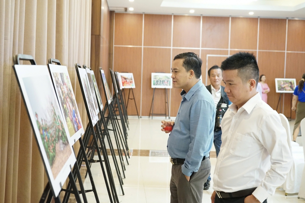 Văn hok ngê̆ thuât Dak Lak rơtế ƀă tơnêi têa