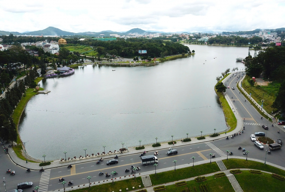 Anom phun tơring čar Lâm Đồng phrâo dưm ƀơi plơi prong Đà Lạt – Anom mă bruă čar mơ̆ng tơring čar Lâm Đồng ră anai.