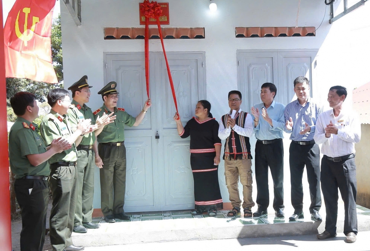 Tung tơdroăng mơhnhôk têa tah hngêi pơtân, hngêi xi kơchoh, kong pơlê Dak Lak hiăng kêi đeăng 2.400/4.405 toăng hngêi