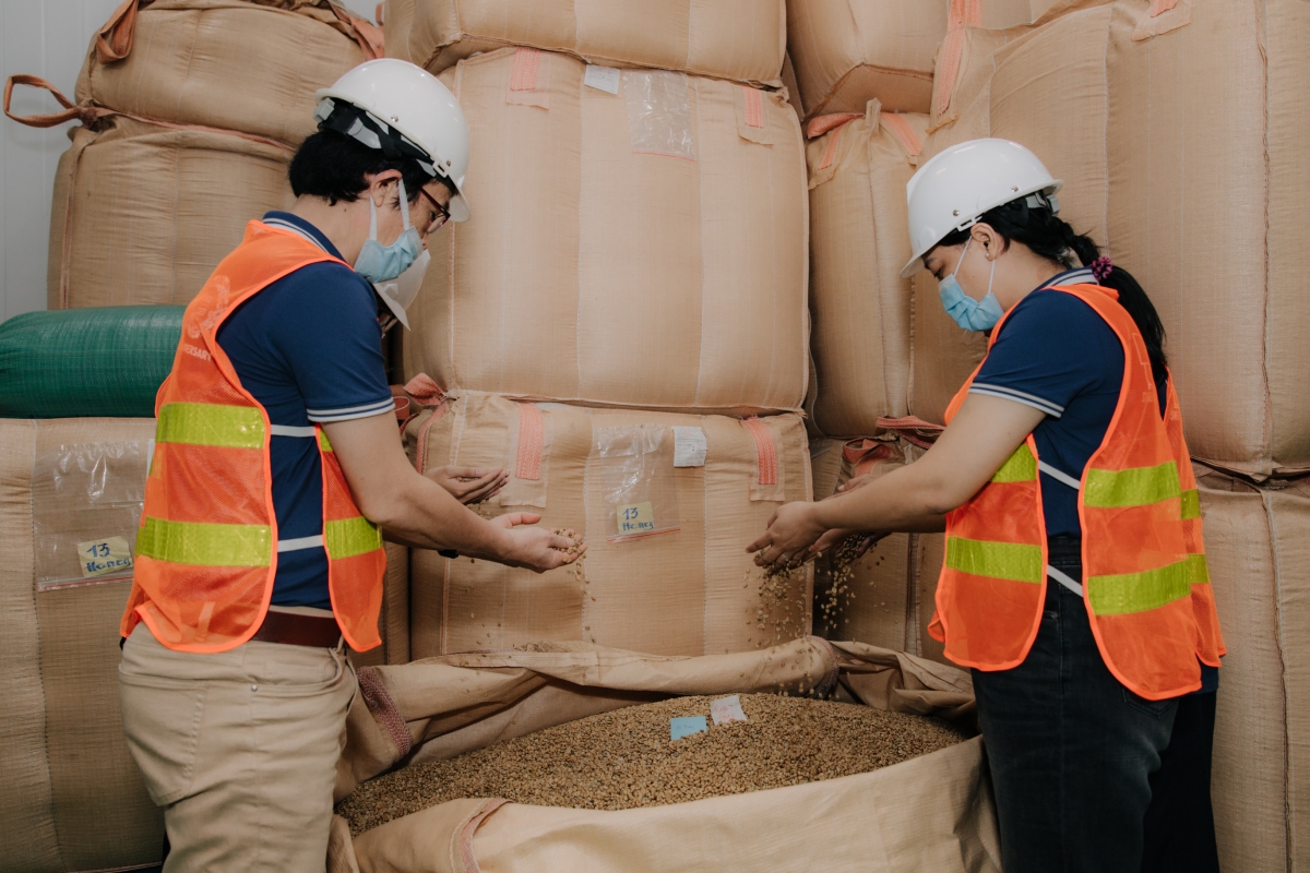 Lài do, mờ khà dia tăc 0%, kơphe lơgar Việt Nam gơtùi tàm pơrlòng niam tàm drà kă bro lơgar Mỹ. Tŭ do, bơta pràn do mìng gam mờ kơphe gar bè ờs.