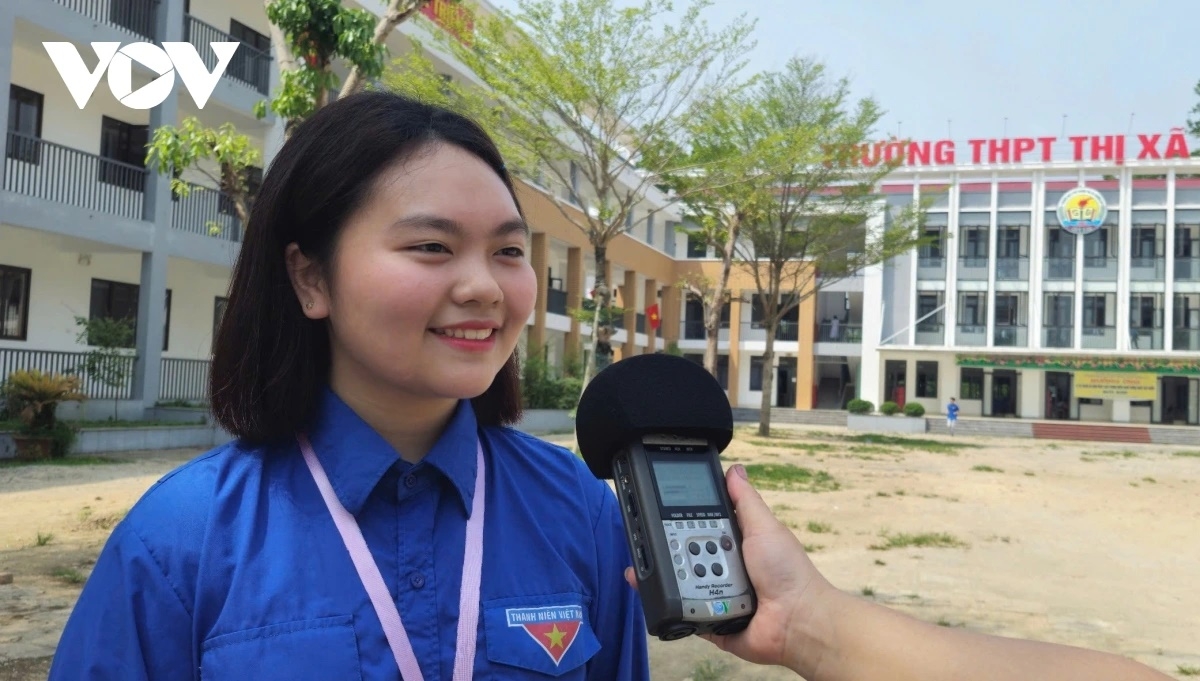 Em Lê Anh Tuệ Minh, học sinh lớp 12C1 – Trường THPT thị xã Nghĩa Lộ