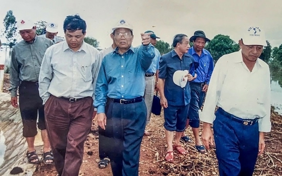 Nguyên Chủ tịch nước Trần Đức Lương luôn gần gũi trong mắt người dân quê nhà-Ảnh Báo Tuổi trẻ