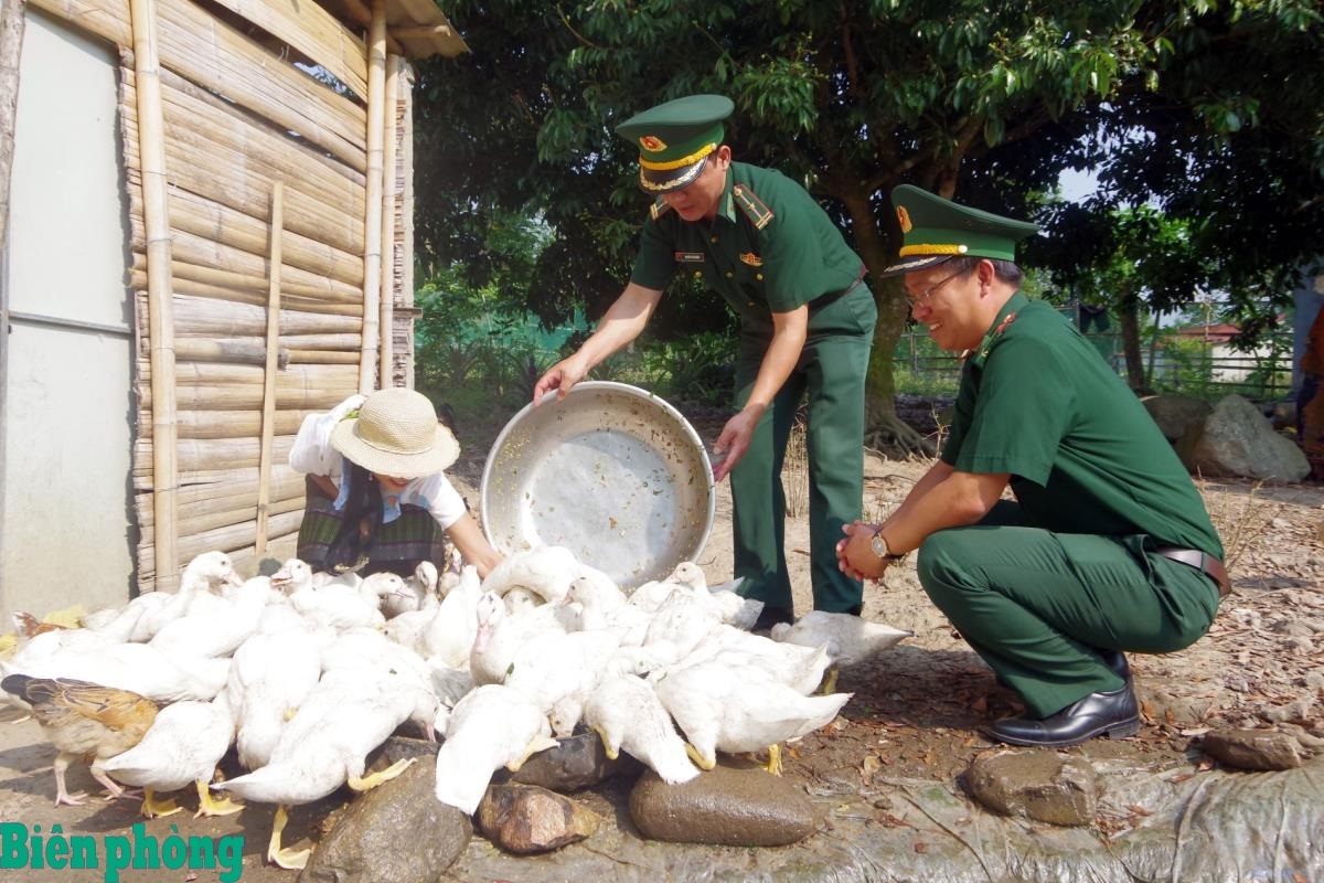 Mô hình trao sinh kế cho người dân tại xã Trung Sơn, huyện A Lưới của Đồn Biên phòng cửa khẩu Hồng Vân mang lại hiệu quả cao. Ảnh: Võ Tiến