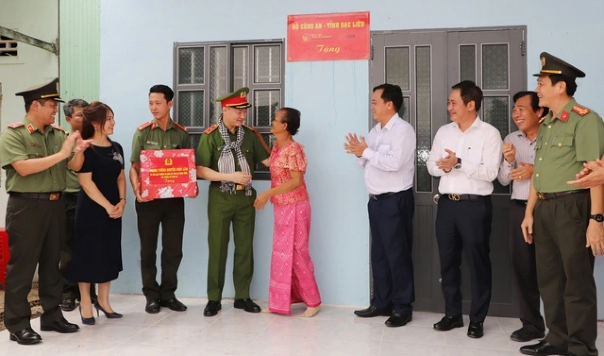 Trung tuong Nguyễn Ngọc Lâm, Thu truong Mentri Kong an, gam haong urang pan akaok tinh Bac Lieu alin sang ka sa urang kathaot