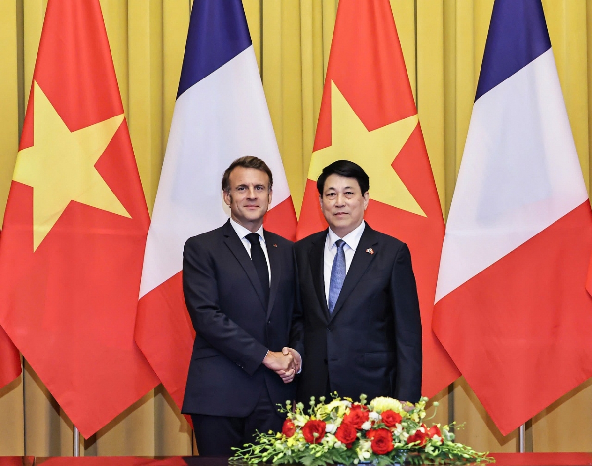Pôa Lương Cường, kăn xiâm hnê ngăn tơnêi têa ƀă pôa Emmanuel Macron, Kăn xiâm pơkuâ kong têa Pơhlăng