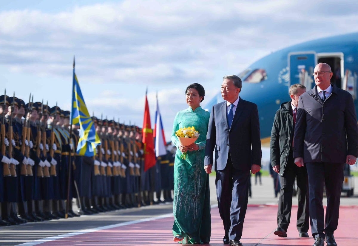 Tổng Ƀí thư ồng Tô Lâm tàm ƀlàng rơndeh par Vnukovo