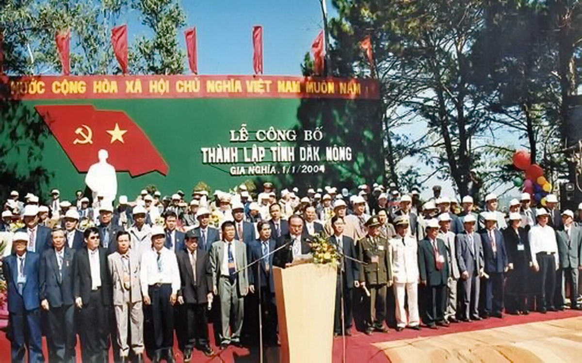 
‘Năr 1/1/2004, dêh char Đắk Nông đei pơjing kiơ̆ Tơdrong tơchơ̆t kơsô̆ 23 ‘năr 26-11-2003 đơ̆ng Quốc hội jăl 11 (Rup so đơ̆ng sơ̆)