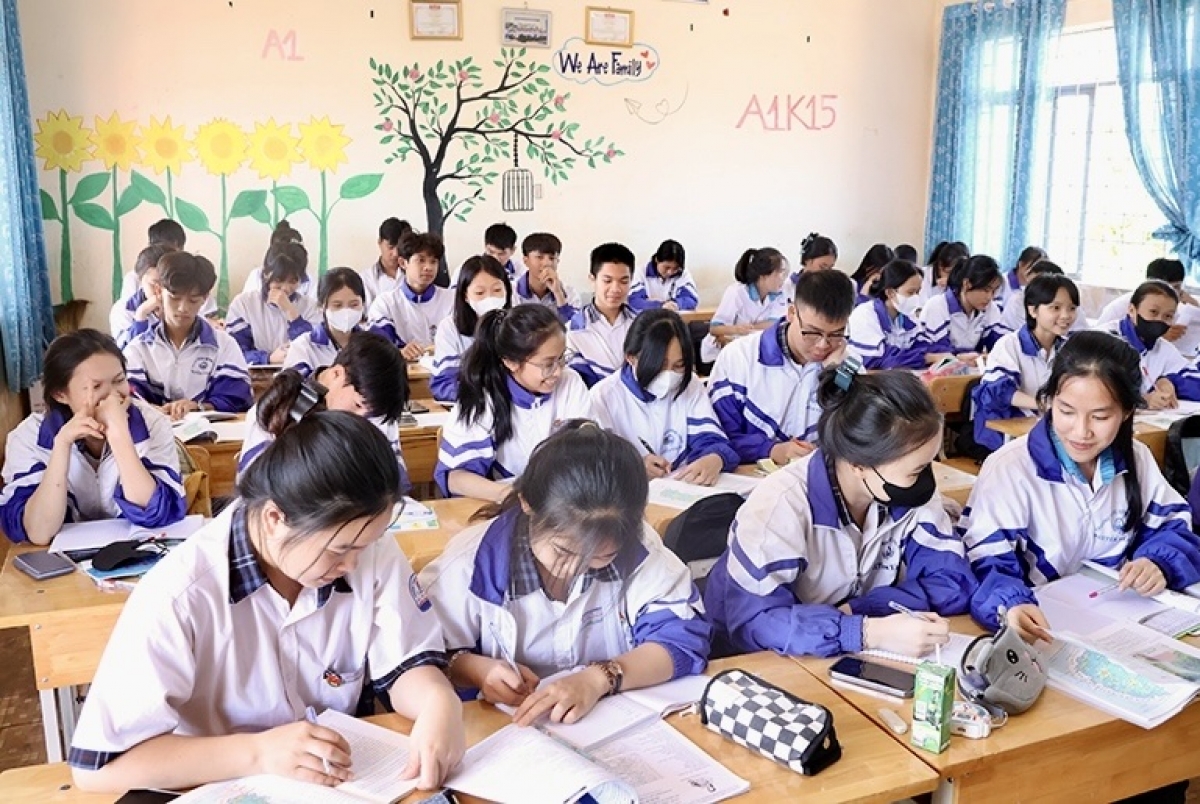 Hok tro Dak Lak veăng hneăng tơ’noăng mơgêi râ má pái THPT hơnăm 2025 xua Khu pơkuâ Hnê hriâm ƀă Hnê mơjiâng tuăn ngôa rơkê tơkŭm po
