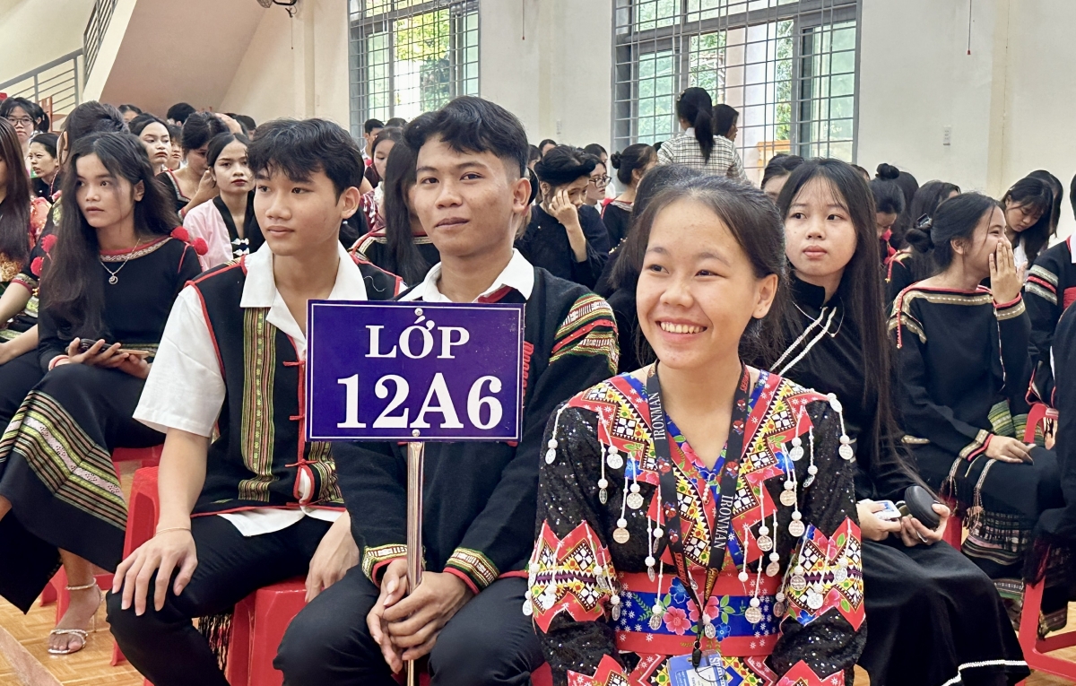 Dak Lak pro tơ’lêi hlâu vâ hok tro kơpong pá puât veăng hneăng tơ’noăng mơgêi râ má pái THPT 2025 lĕm má môi