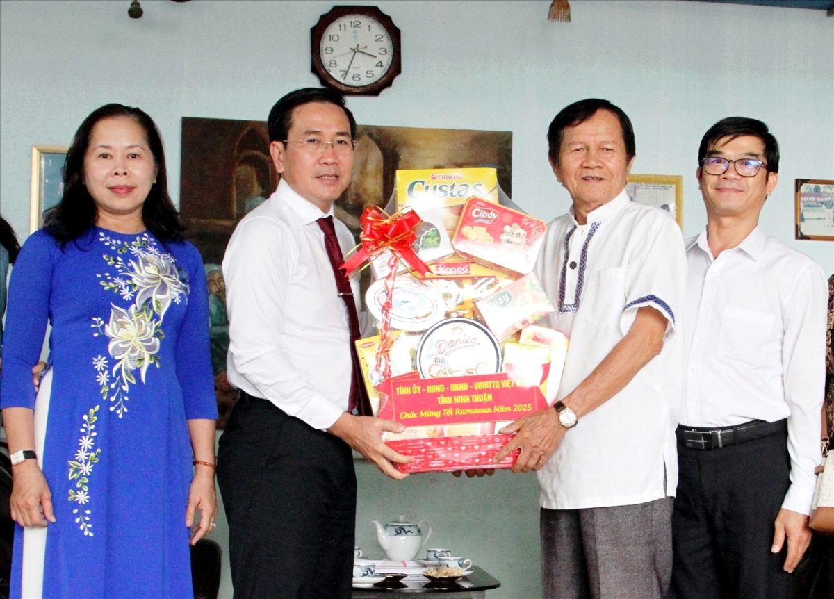 Urang jakar tinh Ninh Thuan alin pandap ka rapaneh Amư Nhân di bingun harei Ramawan 2025