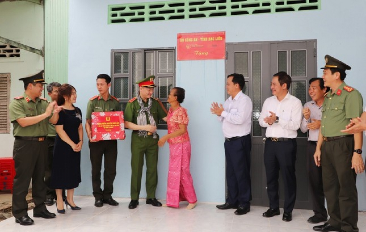 Urang pan akaok Mentri Kong an saong tinh bac Lieu jao sang ka sa baoh sang kathaot lac urang bangsa Khmer dalam tinh