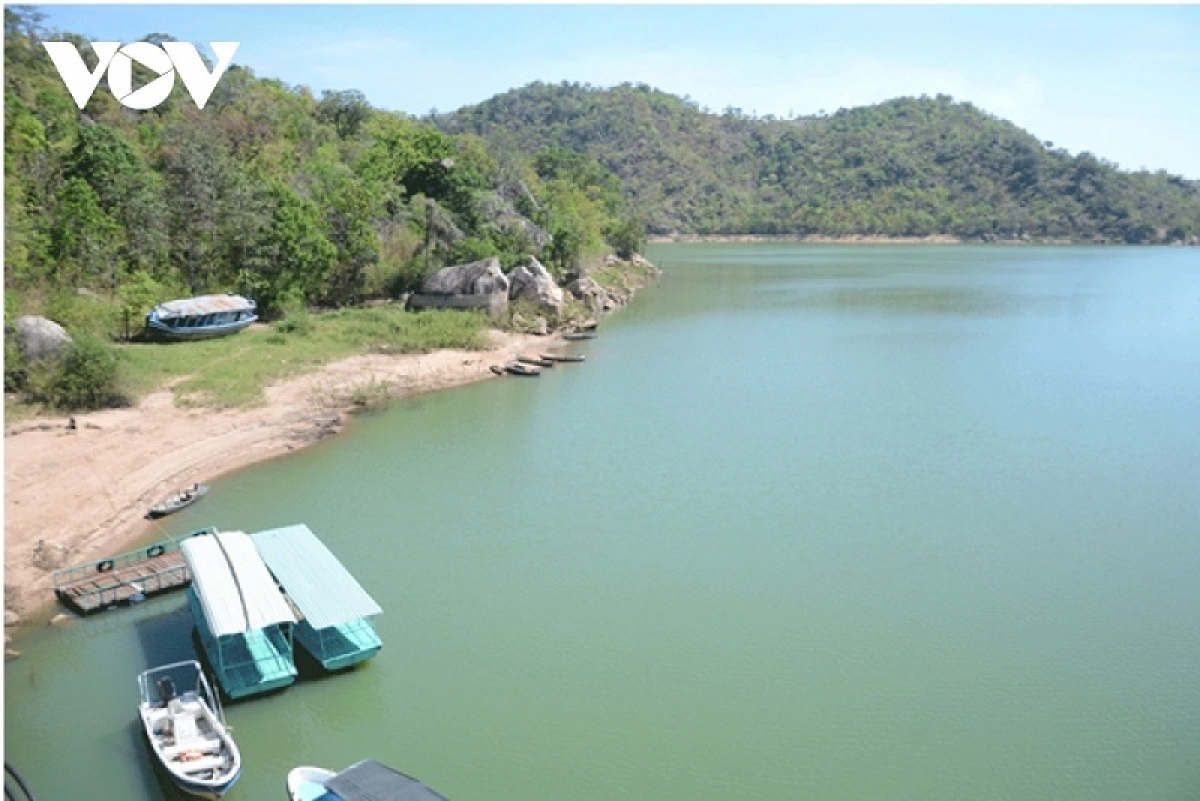 Binek praong Ayun Hạ
