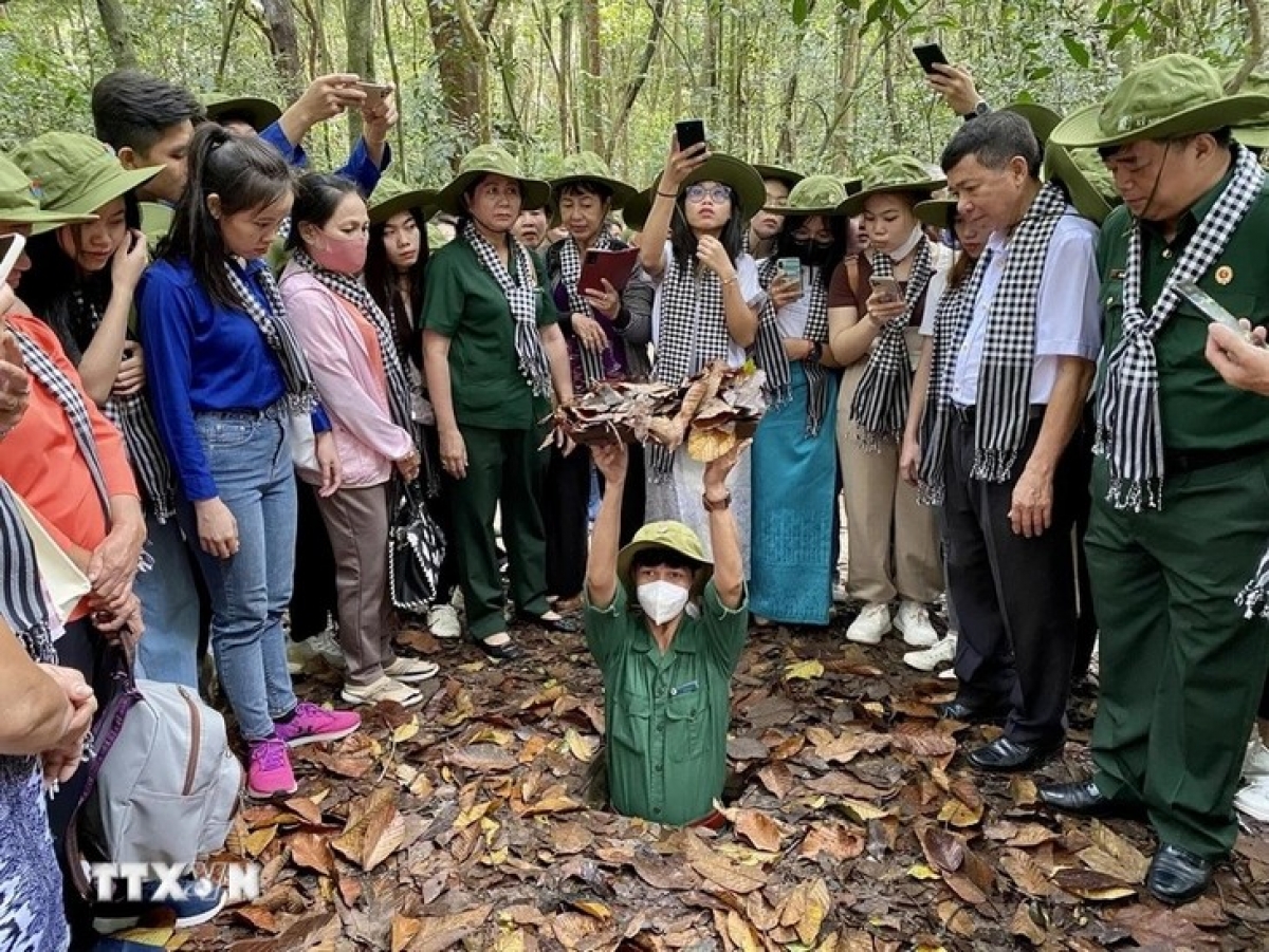 Một lối xuống địa đạo Củ Chi. Ảnh: Hồng Giang/TTXVN