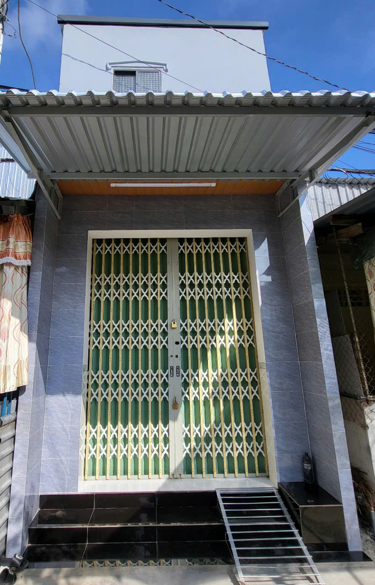 Căn nhà mới do Đảng ủy phường III trao tặng cho gia đình em Phan Nguyễn Ngọc Nhi
